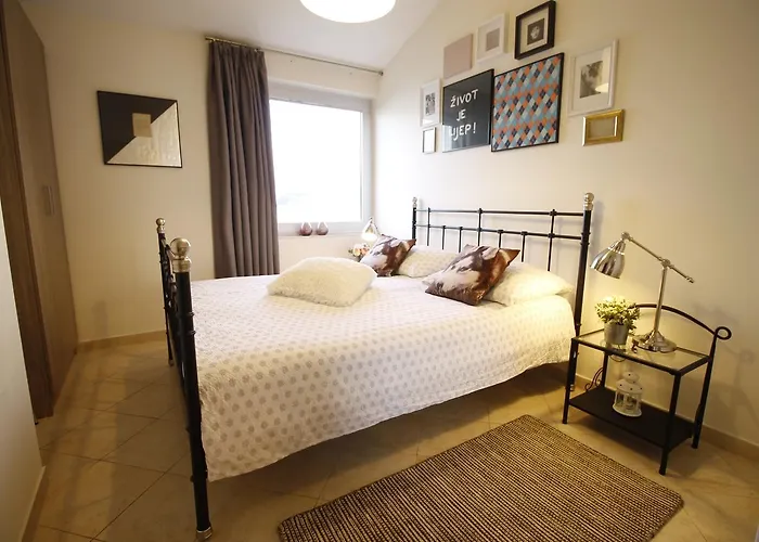 Apartments Marer